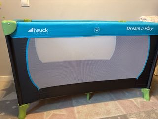 Cuna de viaje y colchón. Marca hauck