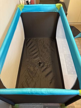 Cuna de viaje y colchón. Marca hauck