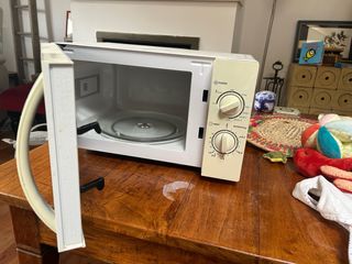 Microondas O.K. OMW2221W 1050W