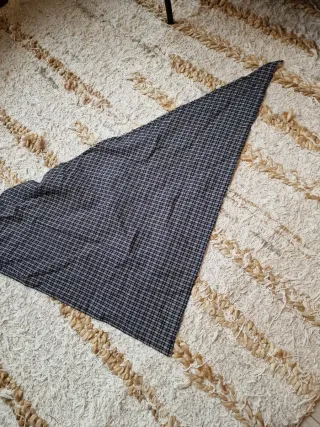 Pañuelo pico cuadros negro y gris