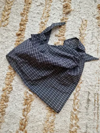 Pañuelo pico cuadros negro y gris