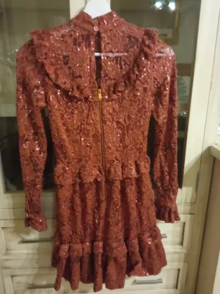 Vestido Highly Preppy lentejuelas granate.