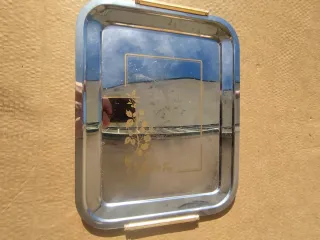 Vassoio decorato in metallo