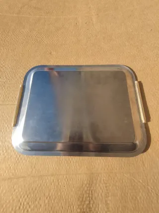 Vassoio decorato in metallo