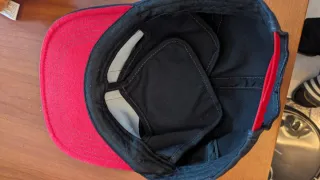 Gorra MR.SERIOUS Negra y Roja