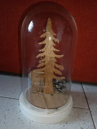 Campana decorativa con alce e pino