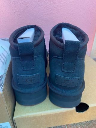 Stivaletti UGG con plateau 3cm neri ultra mini