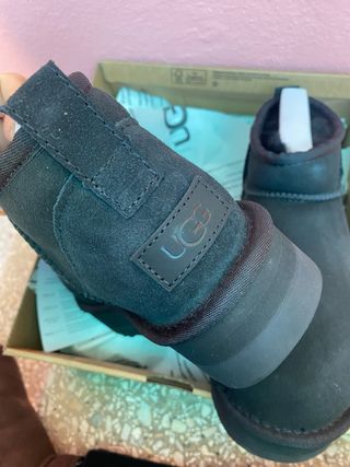 Stivaletti UGG con plateau 3cm neri ultra mini