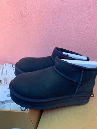 Stivaletti UGG con plateau 3cm neri ultra mini