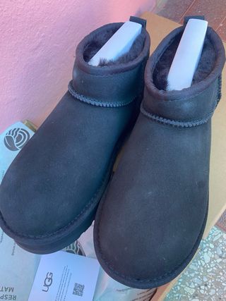 Stivaletti UGG con plateau 3cm neri ultra mini