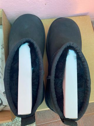 Stivaletti UGG con plateau 3cm neri ultra mini