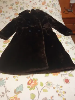 Abrigo Vintage Pelo Corto marron chocolate .