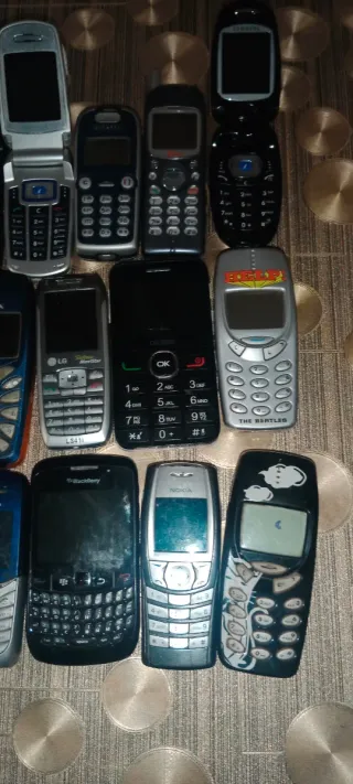 Lote de móviles antiguos