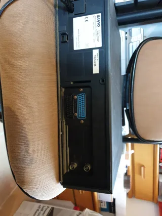 Reproductor VHS Sanyo para reparar.