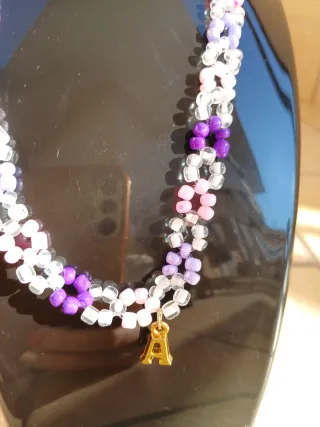 Collana perline rosa, viola e bianche con lettera