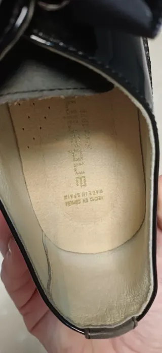 Lote de zapatos negros charol y ante T.37