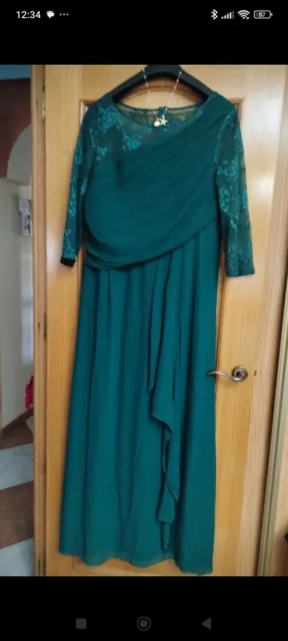 Vestido de fiesta verde con encaje