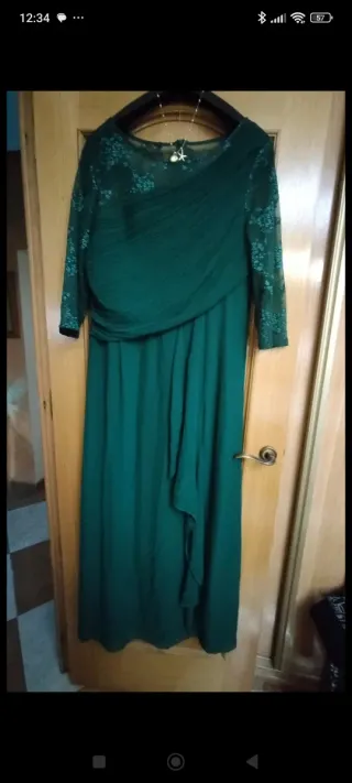 Vestido de fiesta verde con encaje