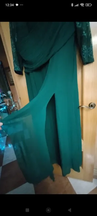 Vestido de fiesta verde con encaje