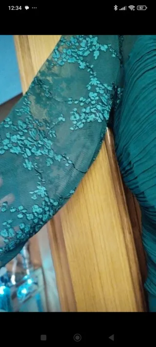 Vestido de fiesta verde con encaje