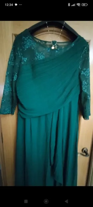 Vestido de fiesta verde con encaje