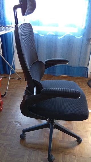 Silla de escritorio ergonómica negra