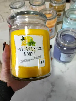 Candele profumate in vetro - 10€ cad.