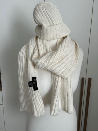 Sciarpa e cuffia Loro Piana color burro