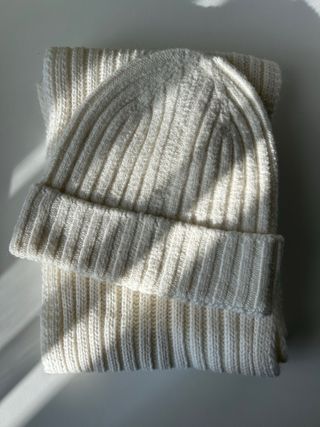 Sciarpa e cuffia Loro Piana color burro