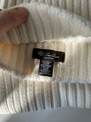 Sciarpa e cuffia Loro Piana color burro