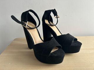 Sandalias tacón plataforma negras