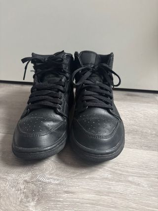 Jordan Air Jordan 1 Mid Negras