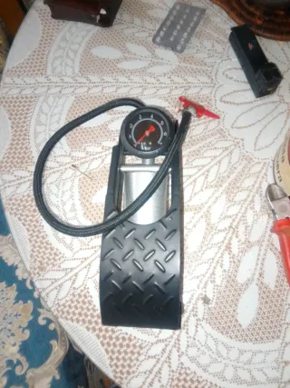 Bomba de pie para neumáticos