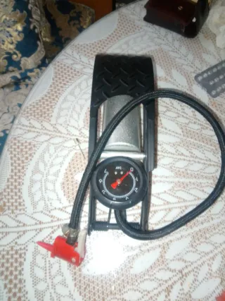 Bomba de pie para neumáticos