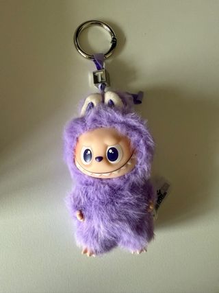Labubu Popmart llavero morado