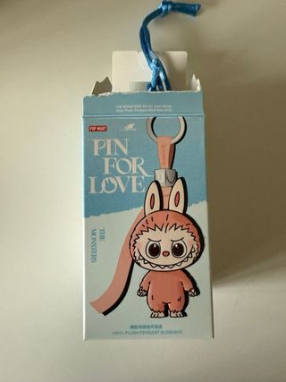 Labubu Popmart llavero morado