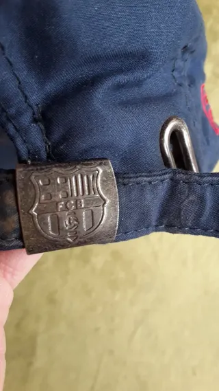 Gorra FC Barcelona azul-grana.