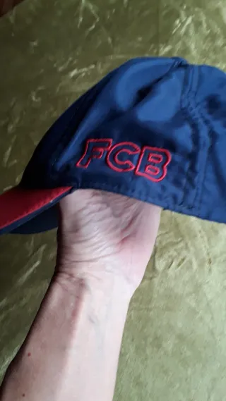 Gorra FC Barcelona azul-grana.