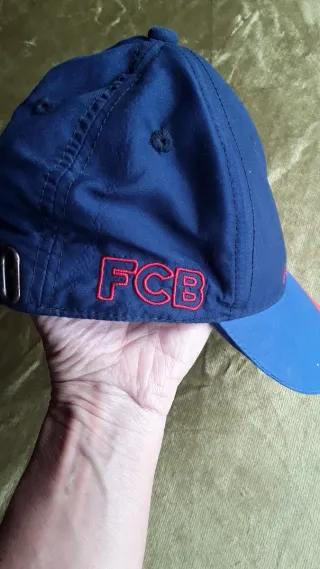 Gorra FC Barcelona azul-grana.