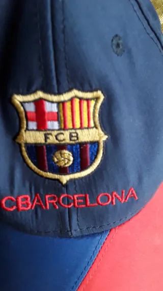 Gorra FC Barcelona azul-grana.