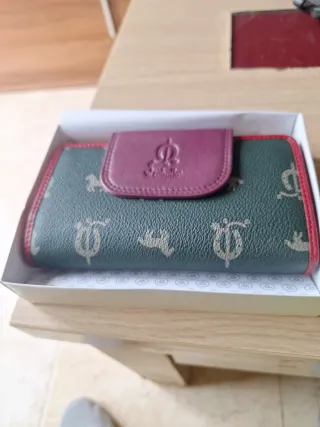 Cartera de piel con estampado de caballos