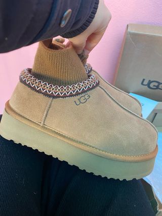 Stivaletti UGG con cuff caviglia plateau alto