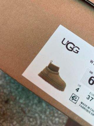 Stivaletti UGG con cuff caviglia plateau alto