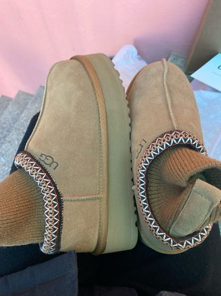 Stivaletti UGG con cuff caviglia plateau alto