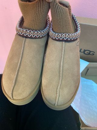 Stivaletti UGG con cuff caviglia plateau alto