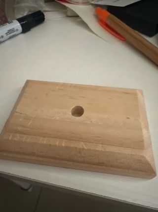Base in legno con foro centrale
