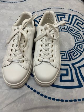 Vendo zapatillas GUESS originales en color blanco