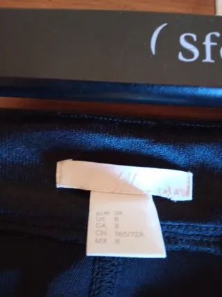 Pantalones negros efecto de raso