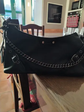 Borsa nera con catena