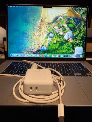 MacBook Air 15” M3 gold